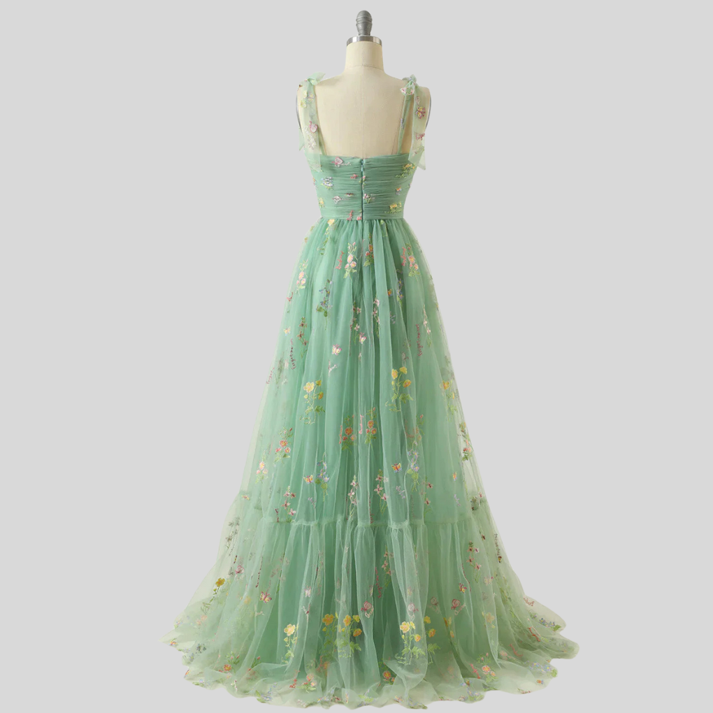 Elegante geborduurde tule baljurk
