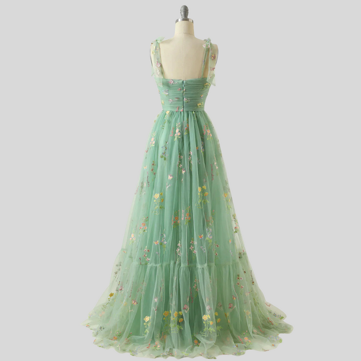 Elegante geborduurde tule baljurk