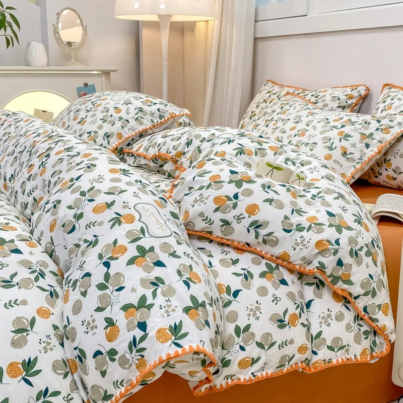 Dekbedovertrekset met bloemenprint, patroon met bloesem en bessen