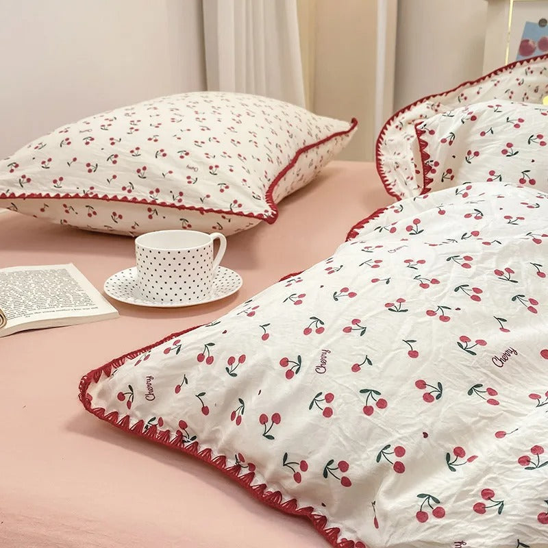 Dekbedovertrekset met bloemenprint, patroon met bloesem en bessen
