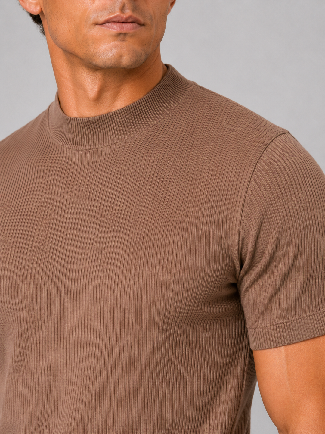 Heren-rib-T-shirt met opstaande kraag – getailleerde stretch top met korte mouwen