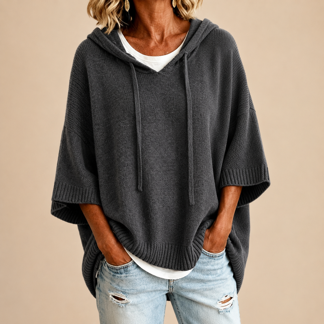 Gebreide poncho met capuchon en driekwartmouwen