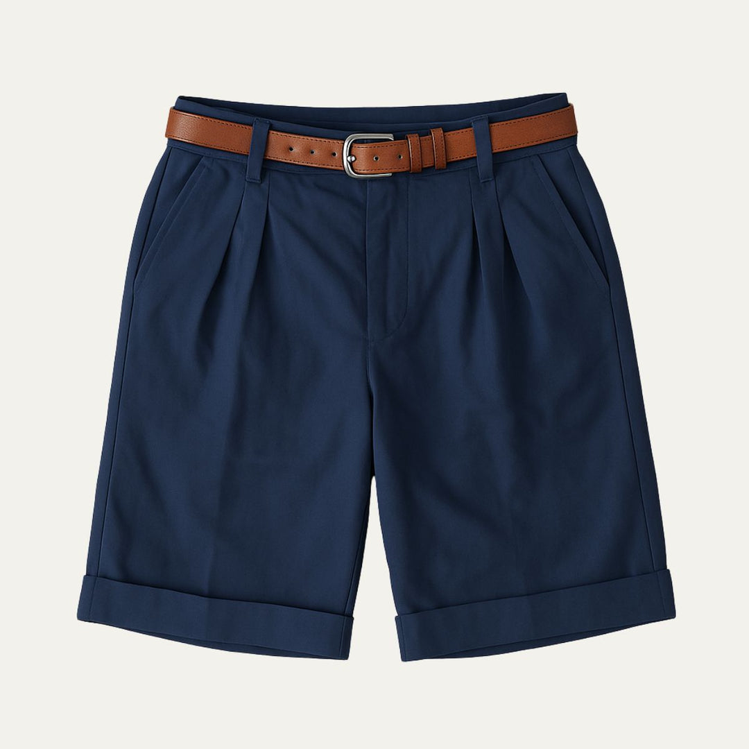 Klassieke chinoshort voor heren met dubbele plooi en omgeslagen zoom.