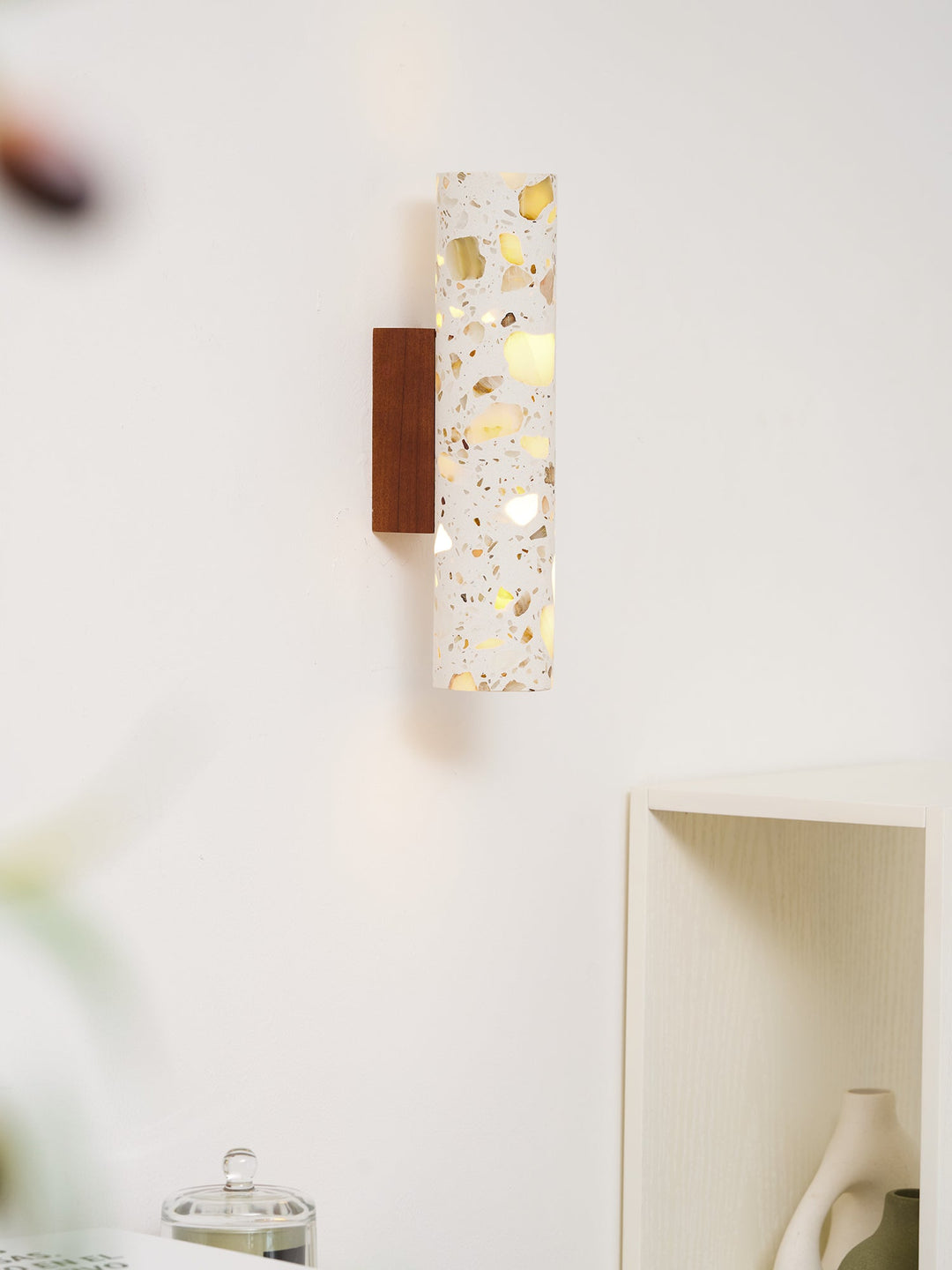 Minimalistische wandlampen met artistieke details