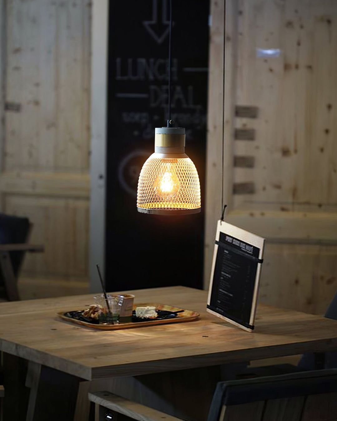 Minimalistische industriële hanglamp met cilindervormig ontwerp