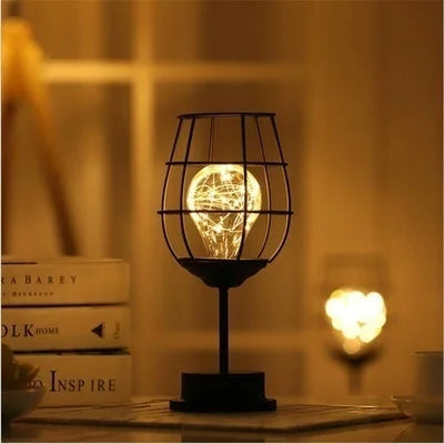 Retro accentlamp met open structuur voor in huis