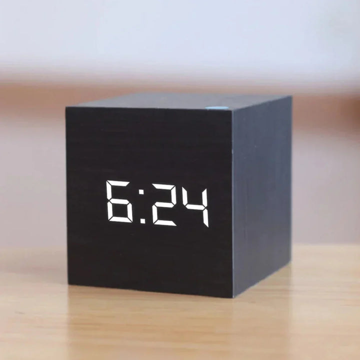 Mini LED-wekker, compacte bureauklok met nachtmodus