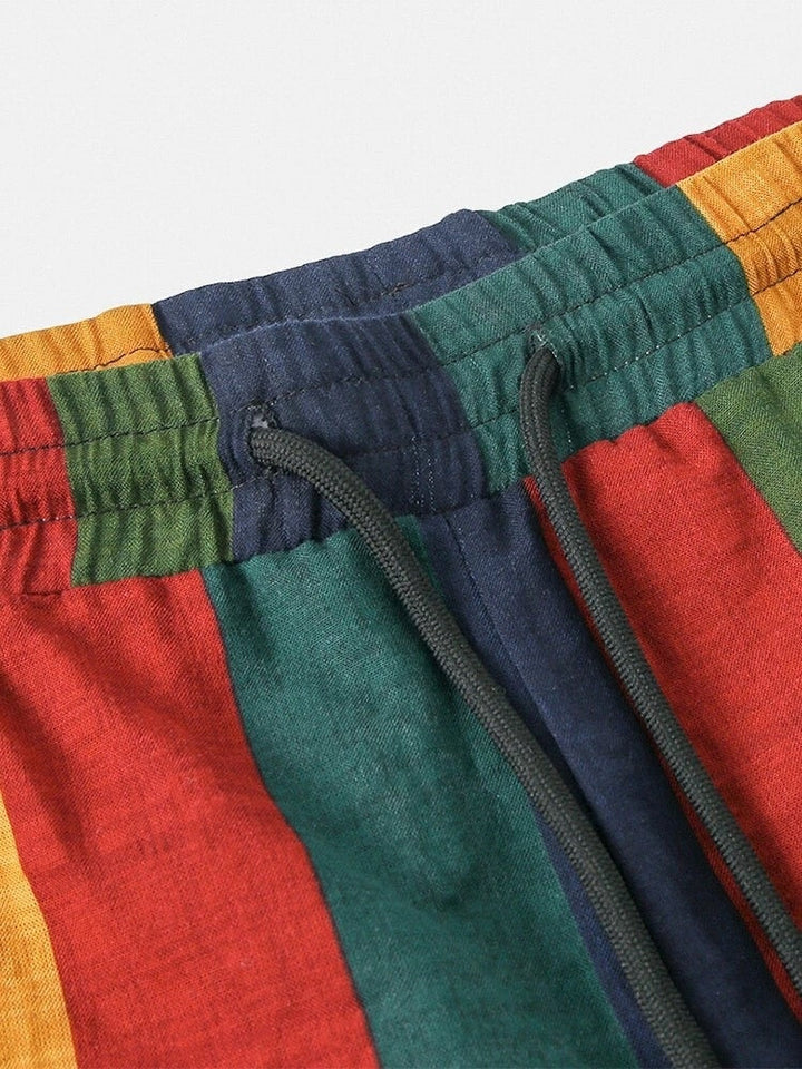 Gestreepte katoenen broek met elastische tailleband en trekkoord, kleurrijk design in rood, groen, blauw en geel. Comfortabele casual stijl.
