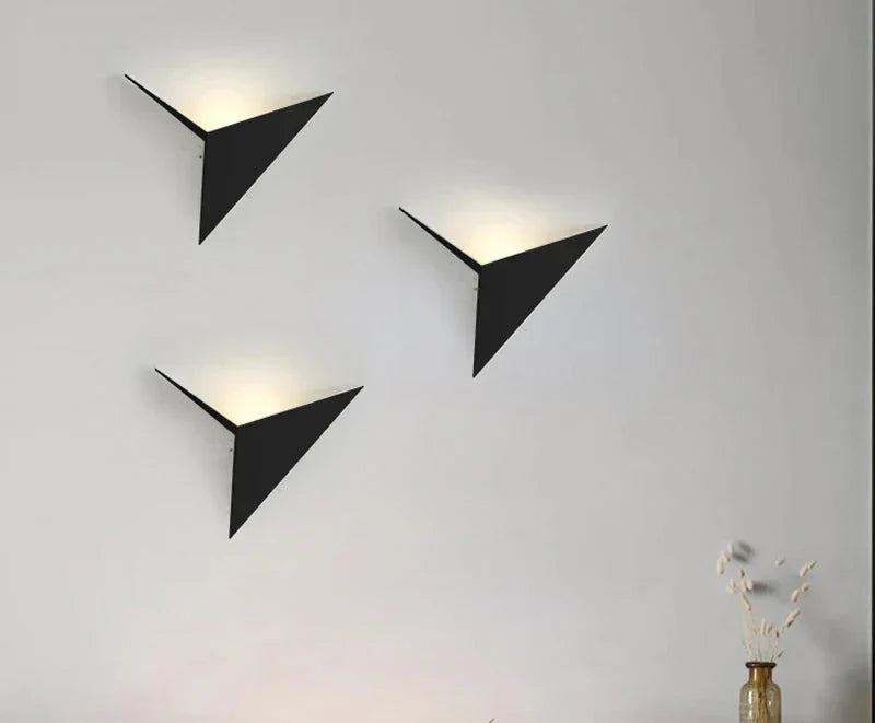 NoctiLux Geometrische LED Wandlamp | Eigentijdse verlichting voor nachtkastjes in moderne huizen