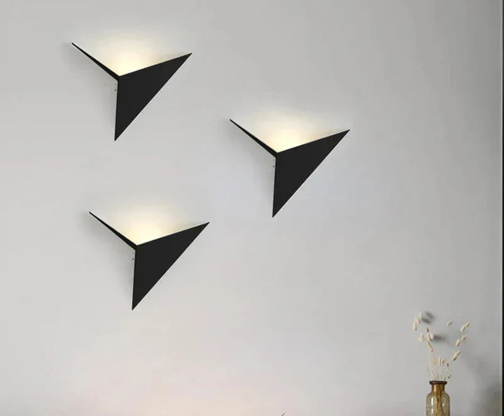 NoctiLux Geometrische LED Wandlamp | Eigentijdse verlichting voor nachtkastjes in moderne huizen