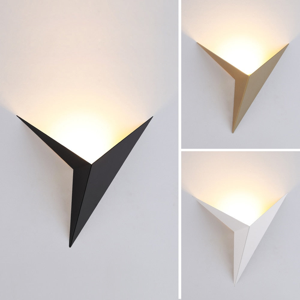 Luxe wandlampen met strak driehoekig ontwerp