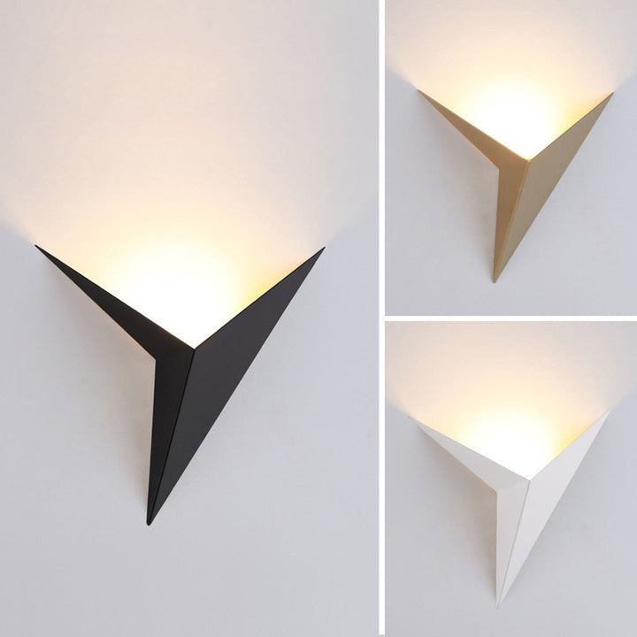 Luxe wandlampen met strak driehoekig ontwerp