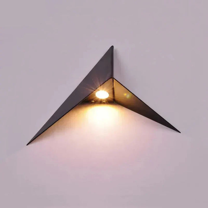 NoctiLux Geometrische LED Wandlamp | Eigentijdse verlichting voor nachtkastjes in moderne huizen