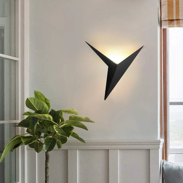 Luxe wandlampen met strak driehoekig ontwerp