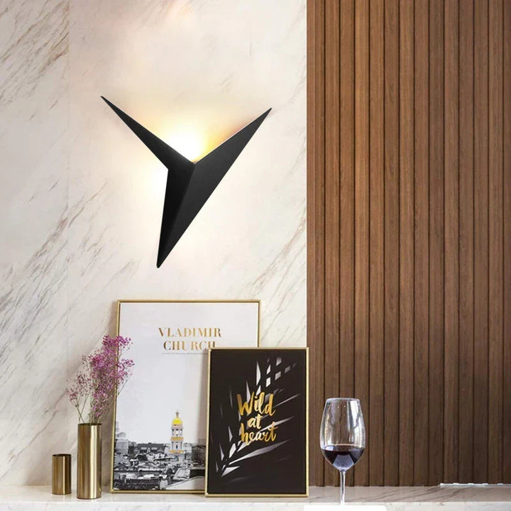 Luxe wandlampen met strak driehoekig ontwerp