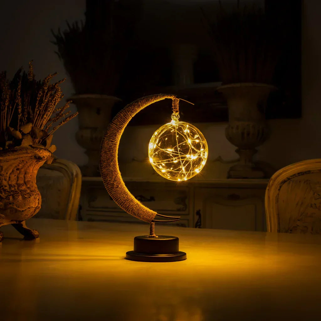 Decoratieve tafellamp met sfeervolle maangloed