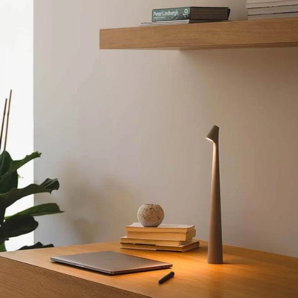 Draagbare tafellamp met instelbare helderheid, compacte verlichting