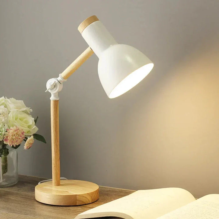 Moderne Nordic bureaulamp met verstelbare zwenkarm, compacte leeslamp
