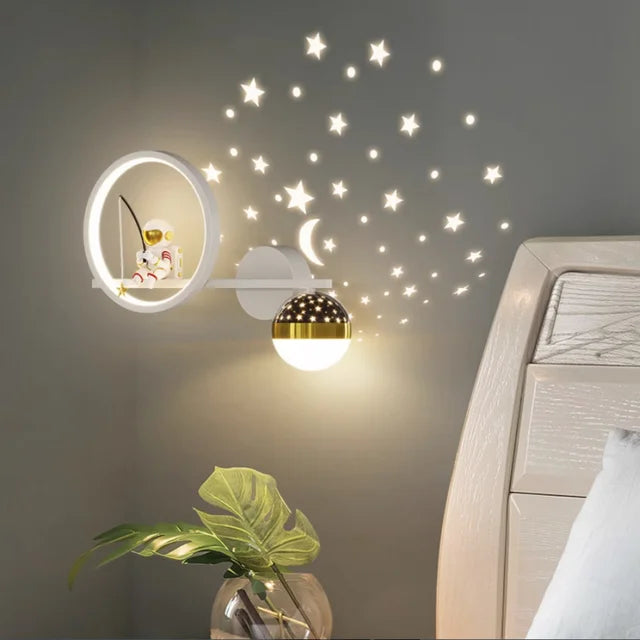 Moderne wandlamp kinderkamer met sterrenlicht