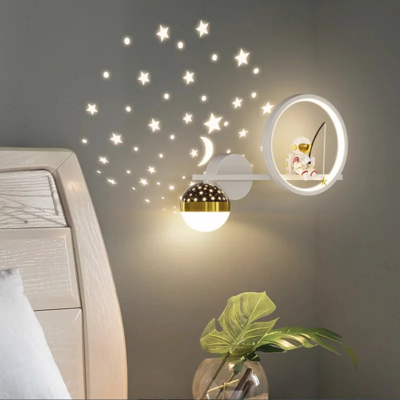Moderne wandlamp kinderkamer met sterrenlicht