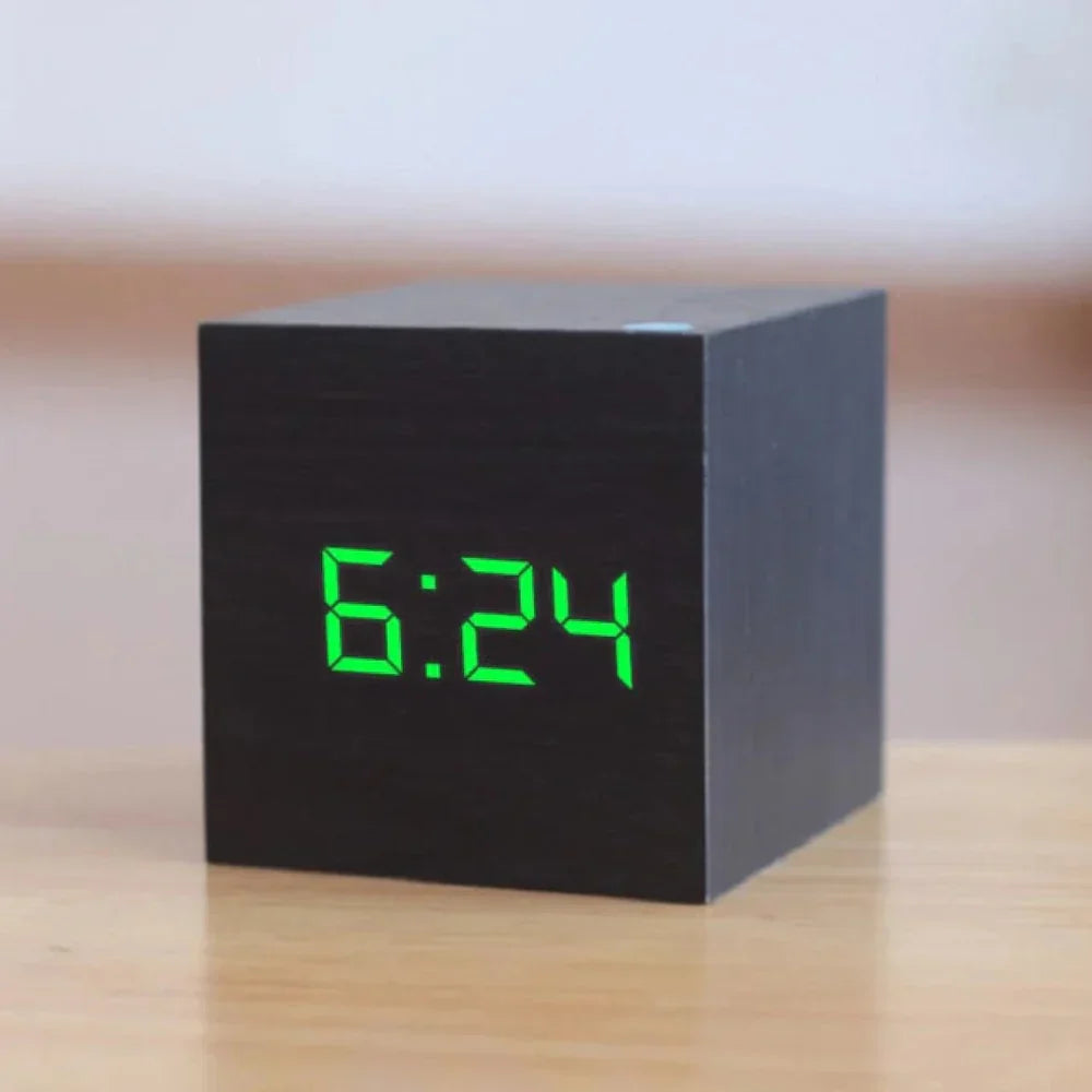 Mini LED-wekker, compacte bureauklok met nachtmodus