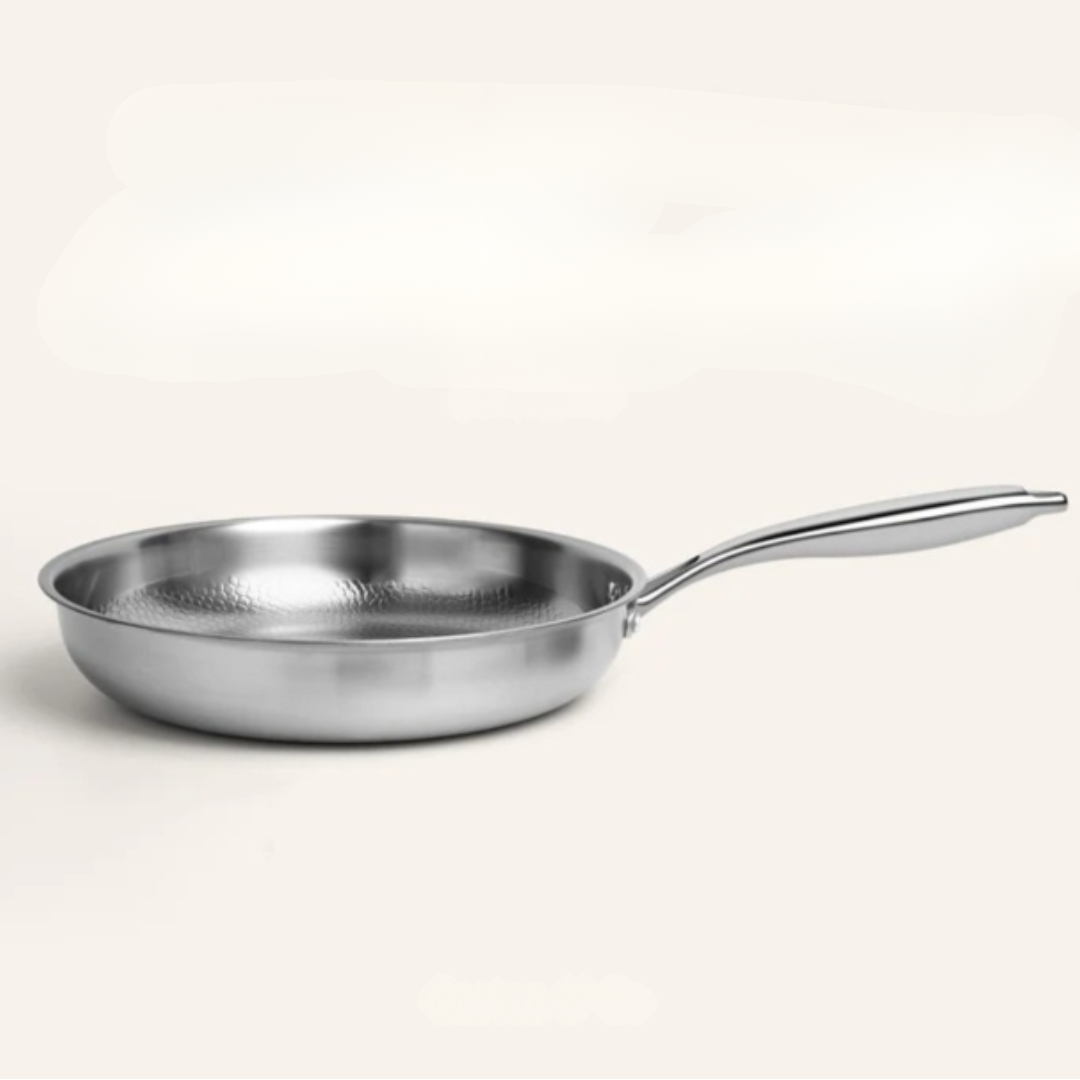 Titanium inductiekookgerei met gehamerd oppervlak – duurzame, metaalzilveren pan