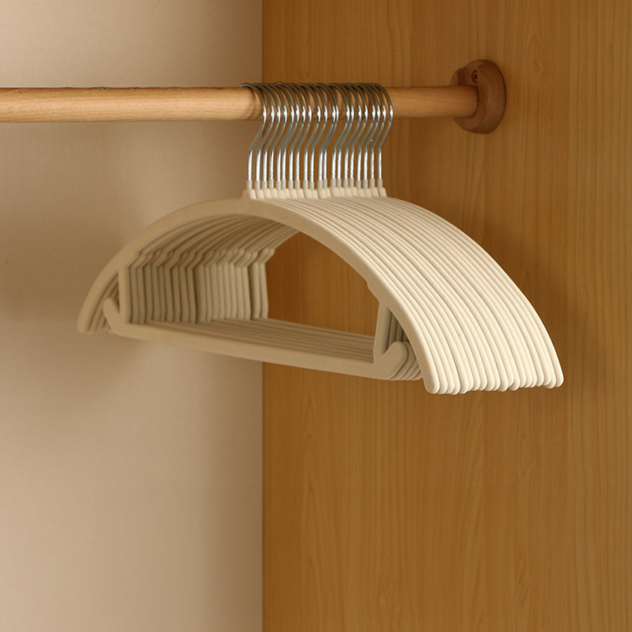 Slanke antislipkledinghangers, ruimtebesparende kastopberging