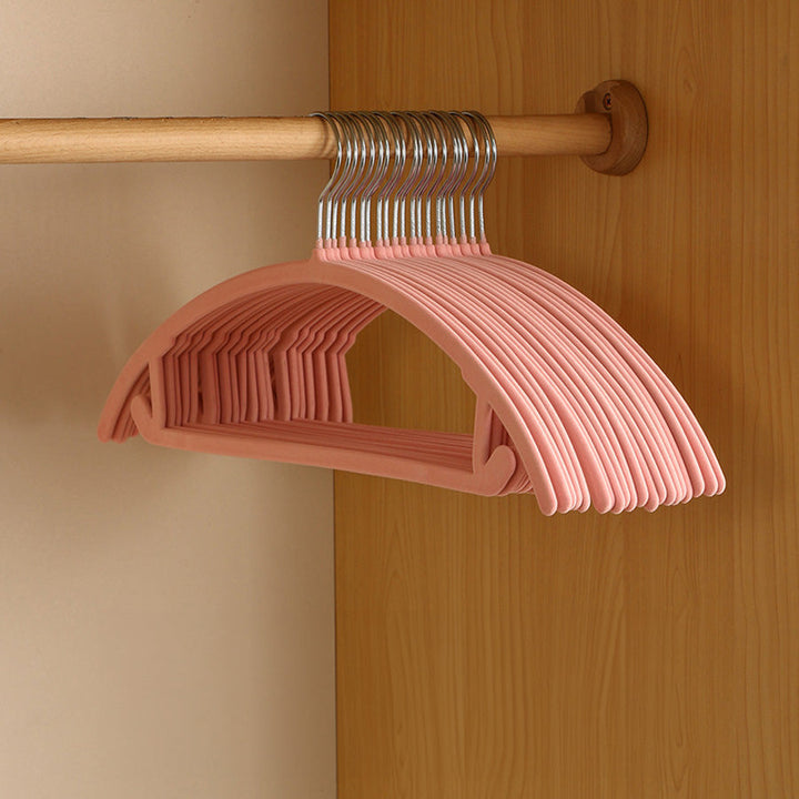 Slanke antislipkledinghangers, ruimtebesparende kastopberging
