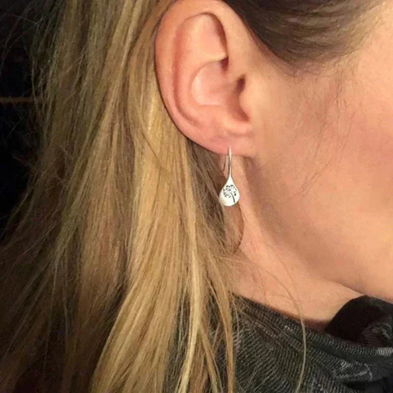 Elegante zilveren oorbellen met bloemmotief