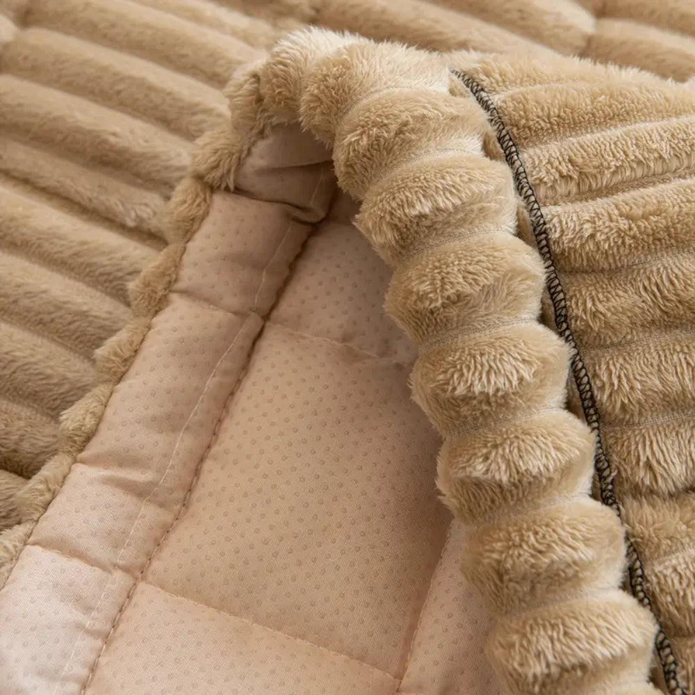 Pluche bankhoes met elegante geplooide randen
