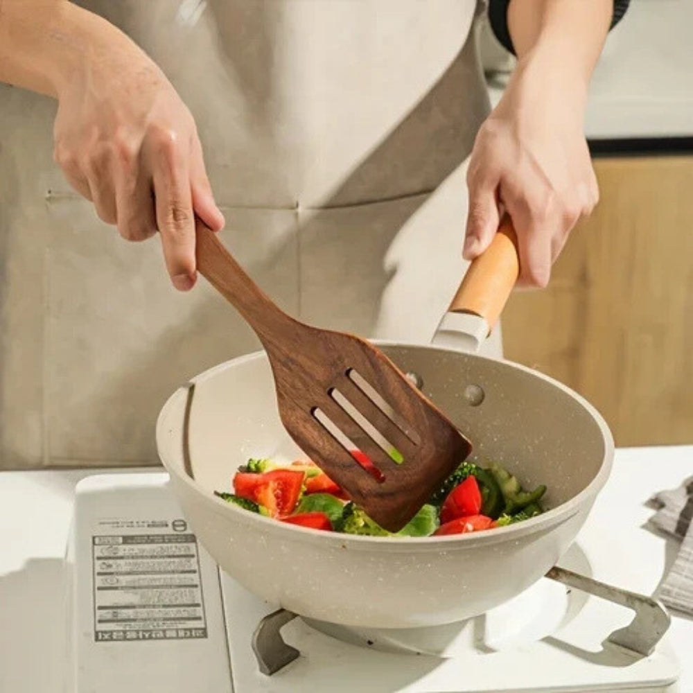 Handgemaakte houten keukengereiset voor dagelijks koken