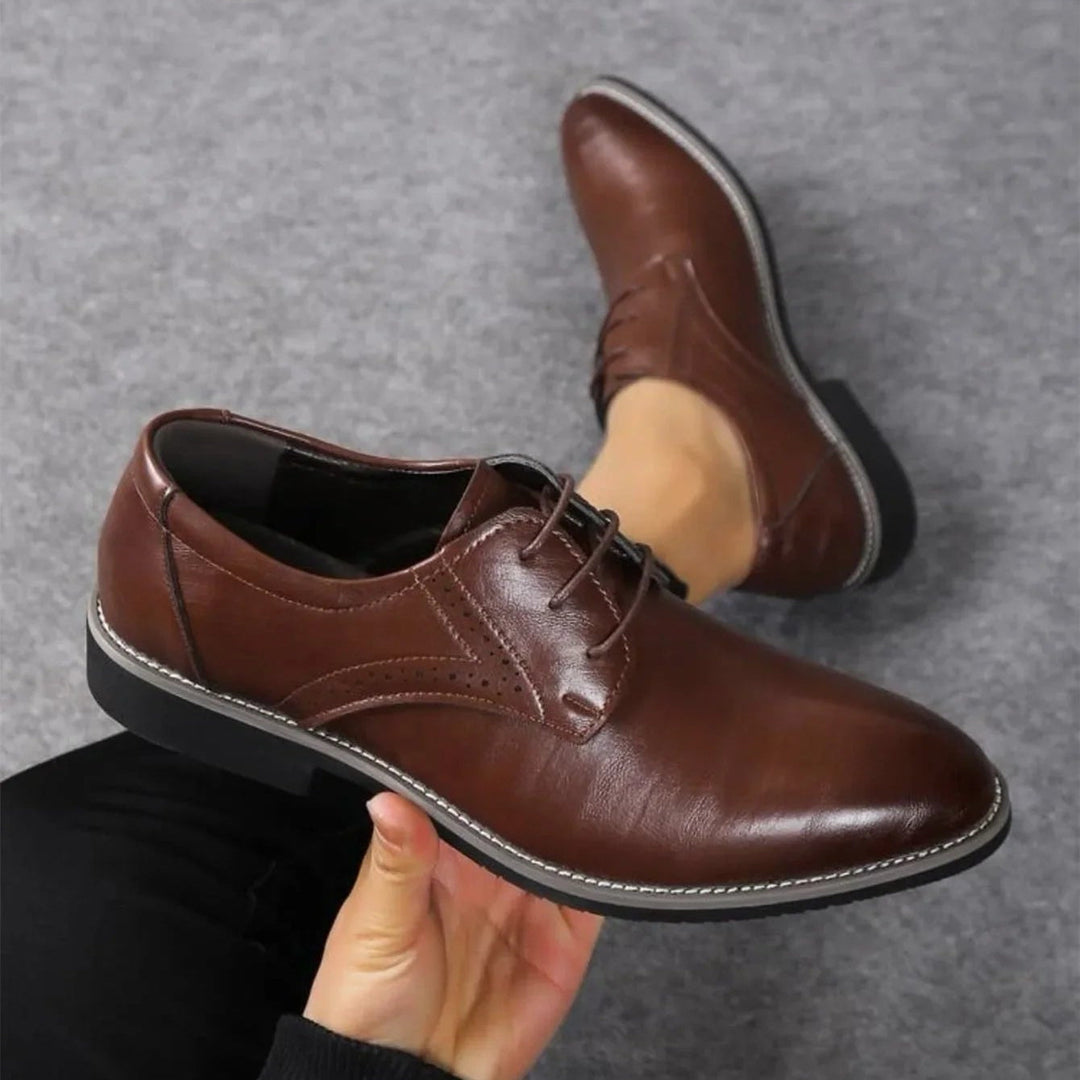 Herenschoenen met gesloten vering, oxford-zakelijke schoenen met brogue-perforatiedetail