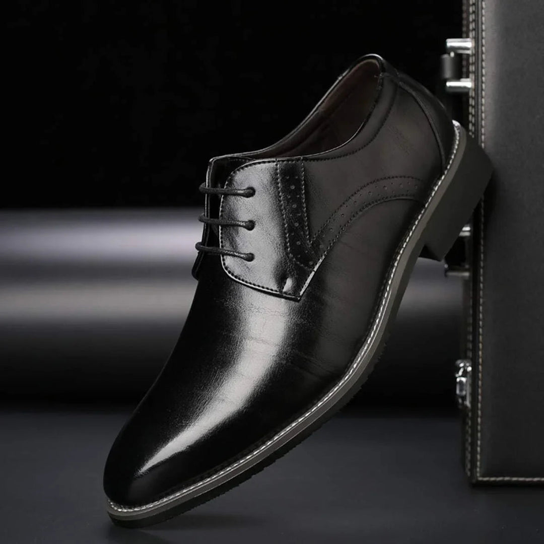Herenschoenen met gesloten vering, oxford-zakelijke schoenen met brogue-perforatiedetail