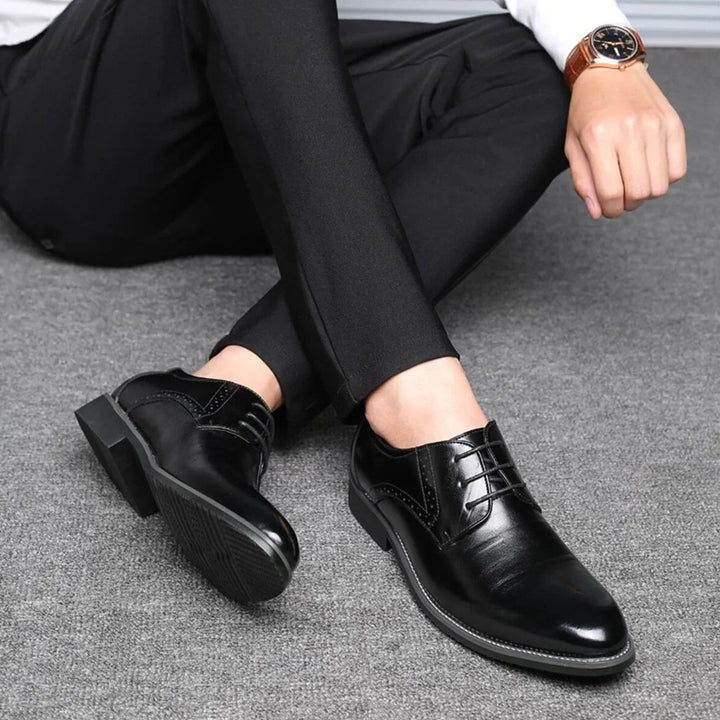 Herenschoenen met gesloten vering, oxford-zakelijke schoenen met brogue-perforatiedetail