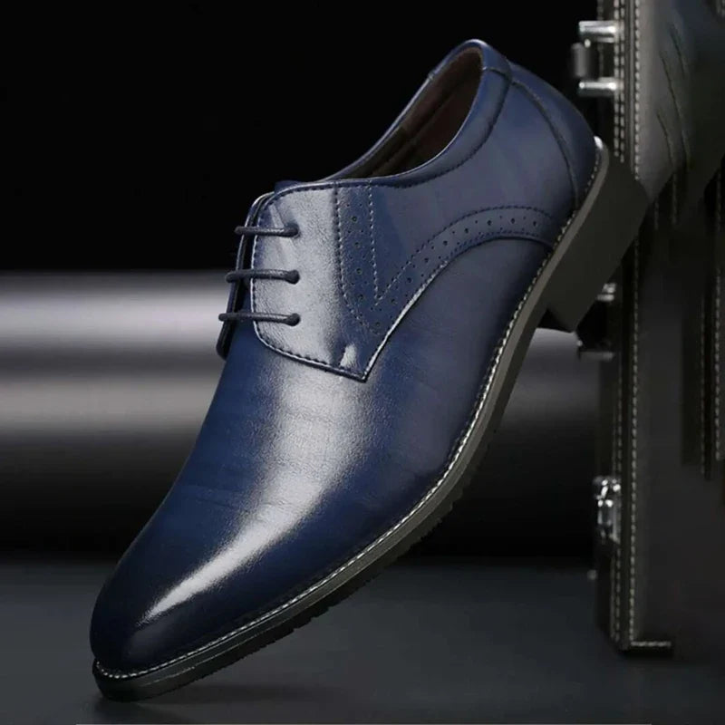 Herenschoenen met gesloten vering, oxford-zakelijke schoenen met brogue-perforatiedetail