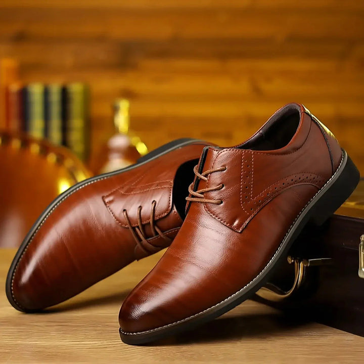 Herenschoenen met gesloten vering, oxford-zakelijke schoenen met brogue-perforatiedetail