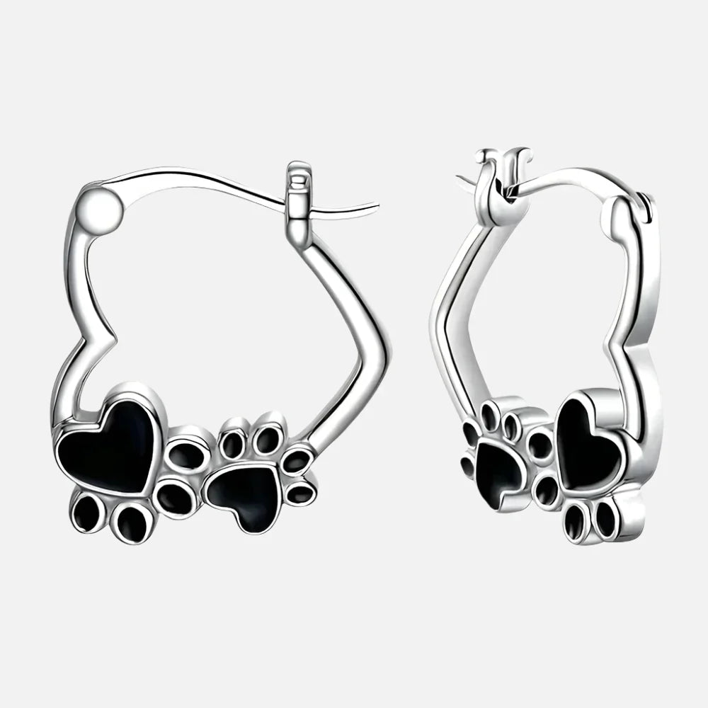 Hart Poot Huggie Oorbellen met Zwarte Emaille