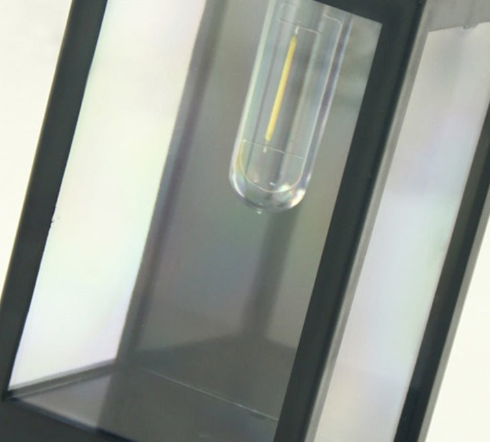 Energiebesparende wandlamp voor het hek