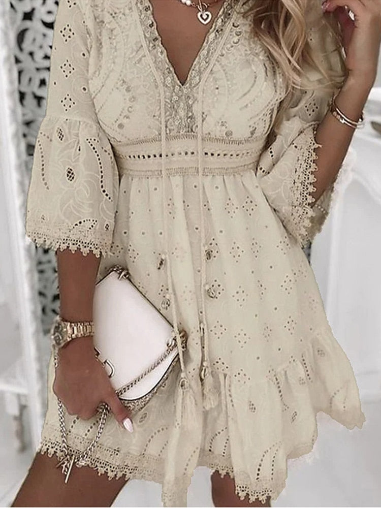 Naiara – Luchtige Boho Zomerjurk met Borduursel en Flare Mouwen