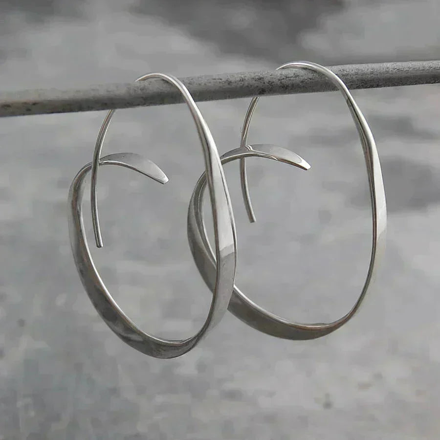 Elegante gouden oorbellen met een verfijnde spiraalvorm