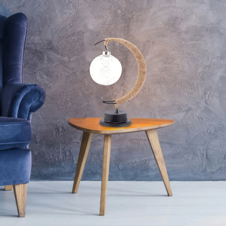 Decoratieve tafellamp met sfeervolle maangloed