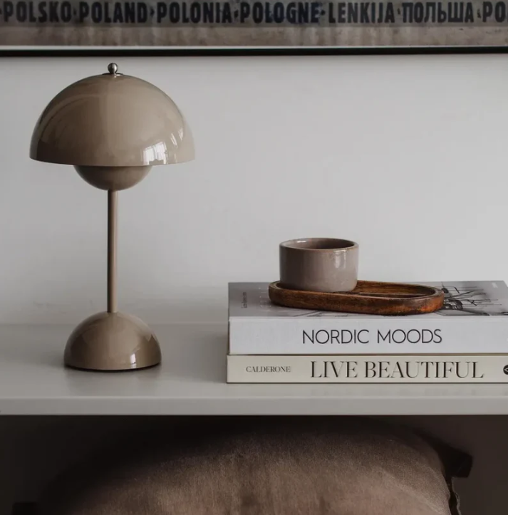 Moderne tafellamp met aanraakbediening, USB-lamp met instelbare helderheid