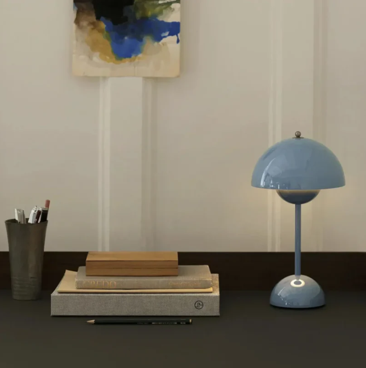 Moderne tafellamp met aanraakbediening, USB-lamp met instelbare helderheid