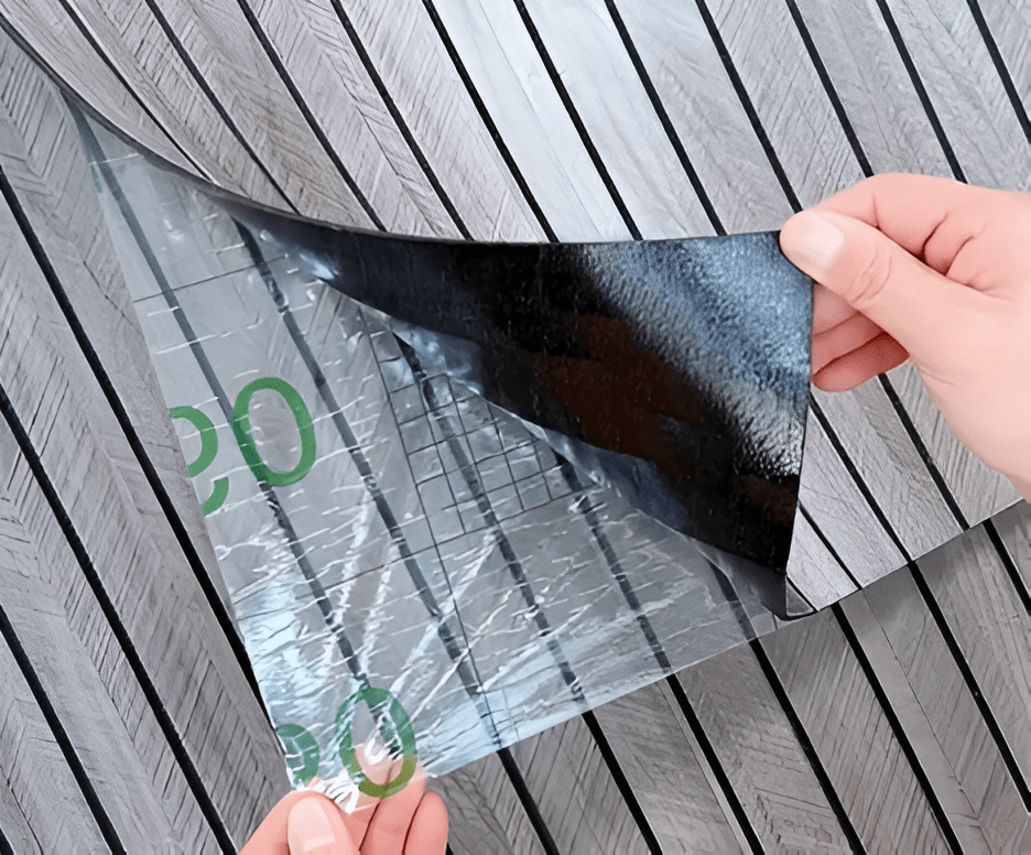 Zelfklevende houten panelen voor stijlvolle wandafwerking