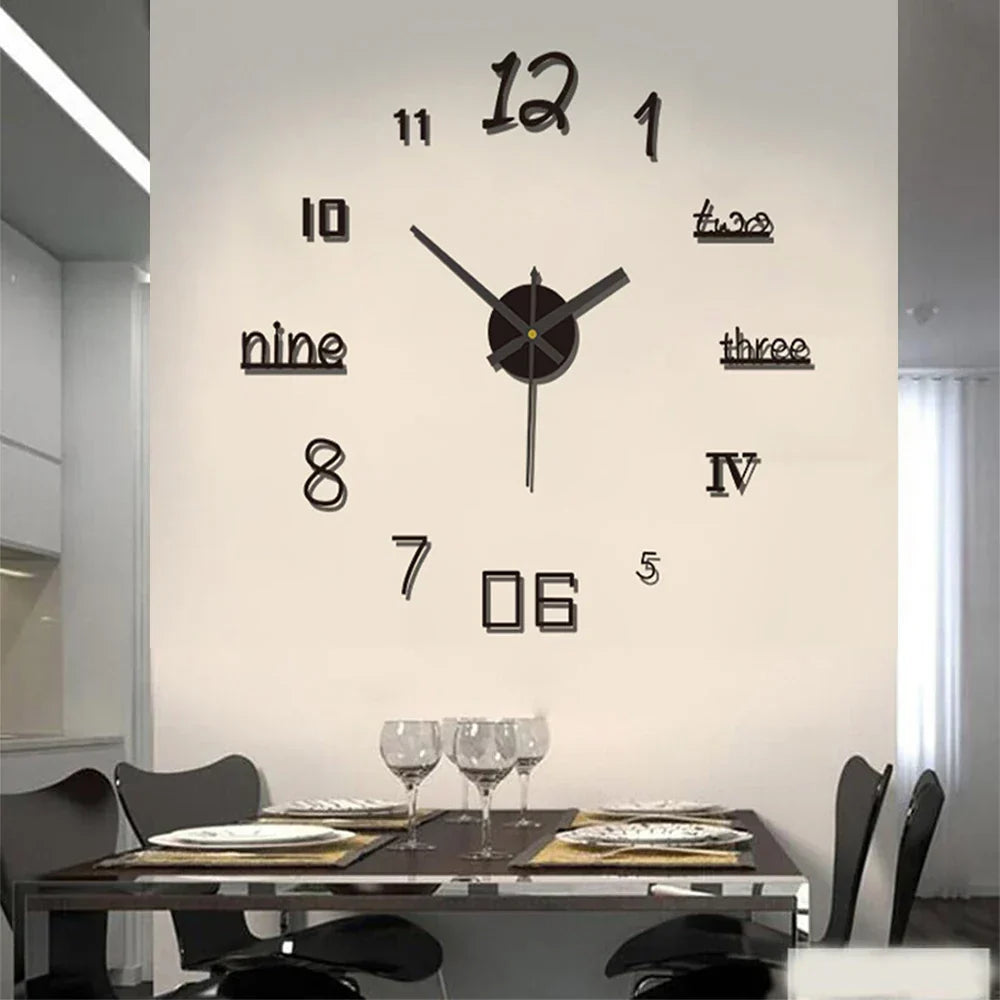 Decoratieve ronde wandklok voor een mooi interieur