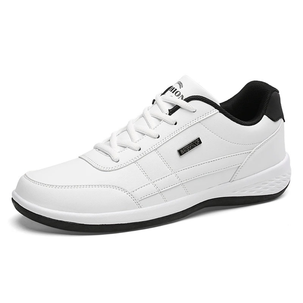 Elegante leren herensneakers met veterssluiting aan de voorkant en zijpaneel