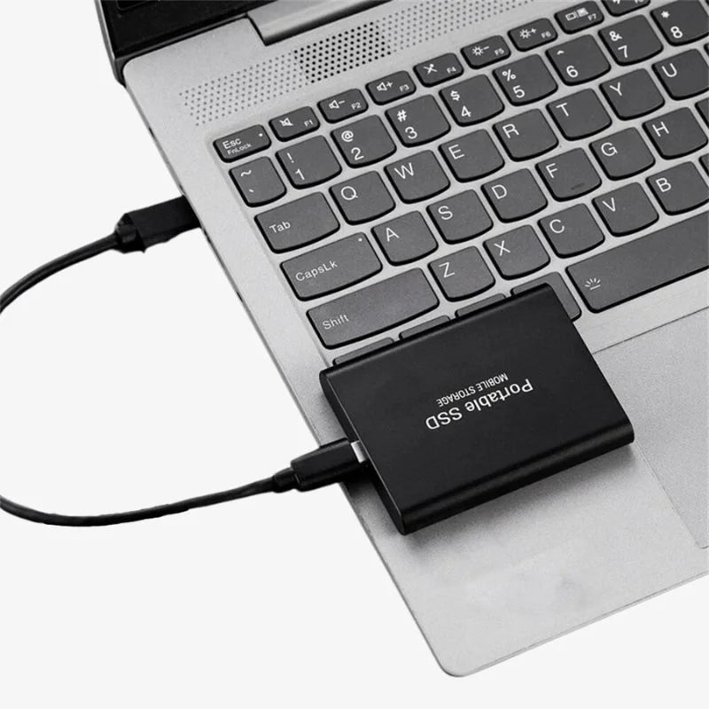 https://cdn.shopify.com/s/files/1/0886/0765/4234/files/Ultra-Speed-External-SSD-7.webp?v=1744288365