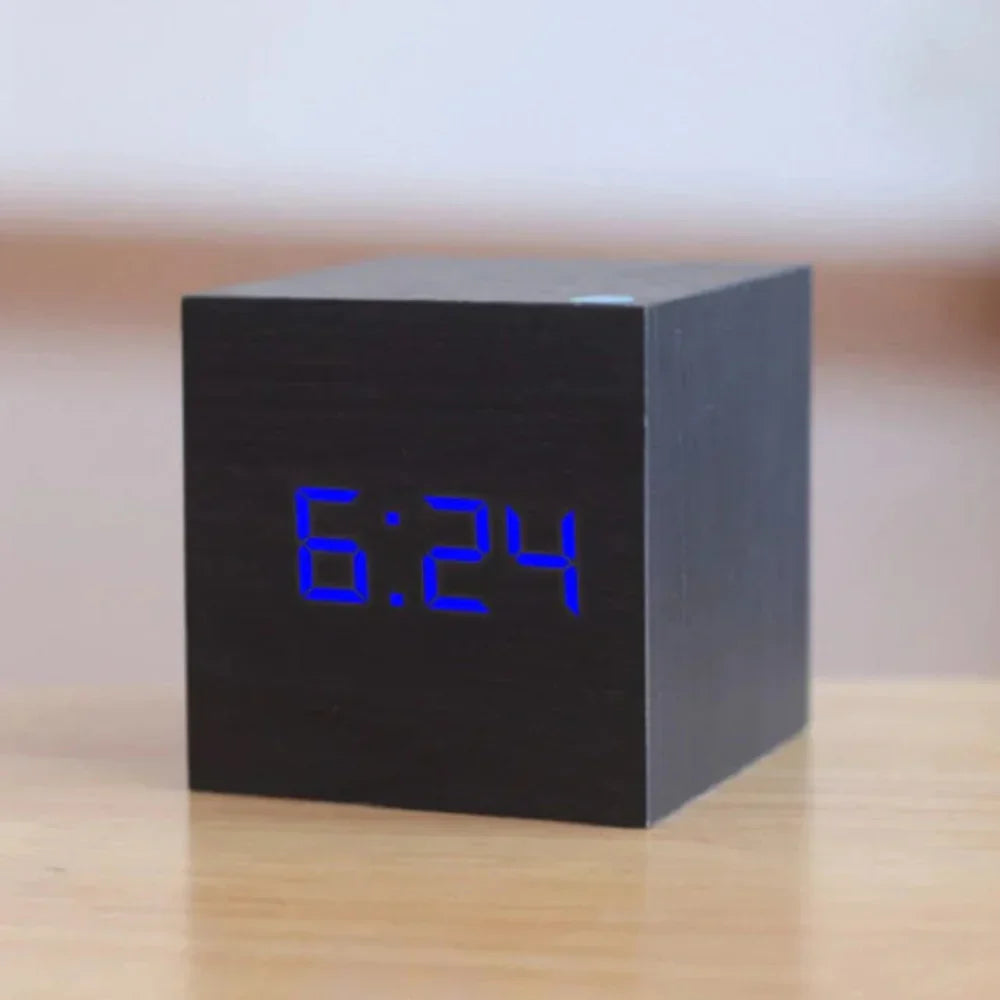 Mini LED-wekker, compacte bureauklok met nachtmodus