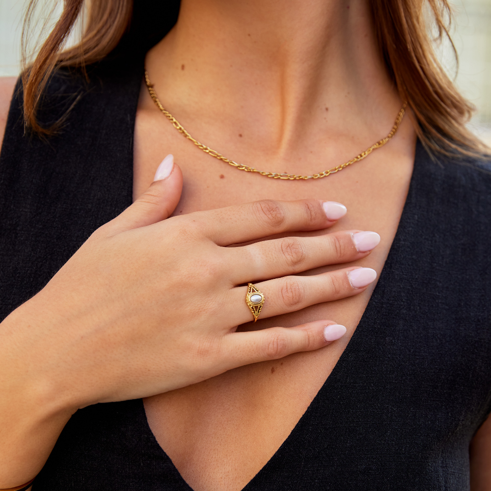 Elegante parelring in vintage stijl