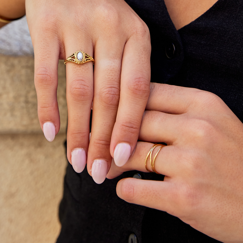 Verfijnde gouden ring met eindeloze lus